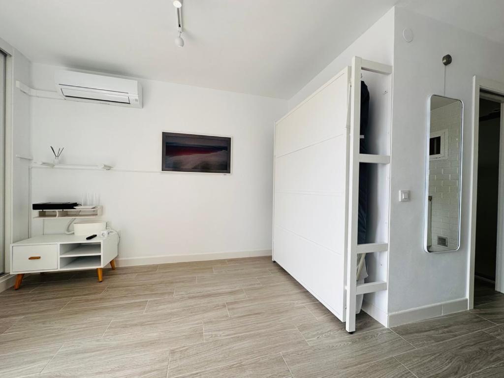 Modern White Studio Бенальмадена Экстерьер фото
